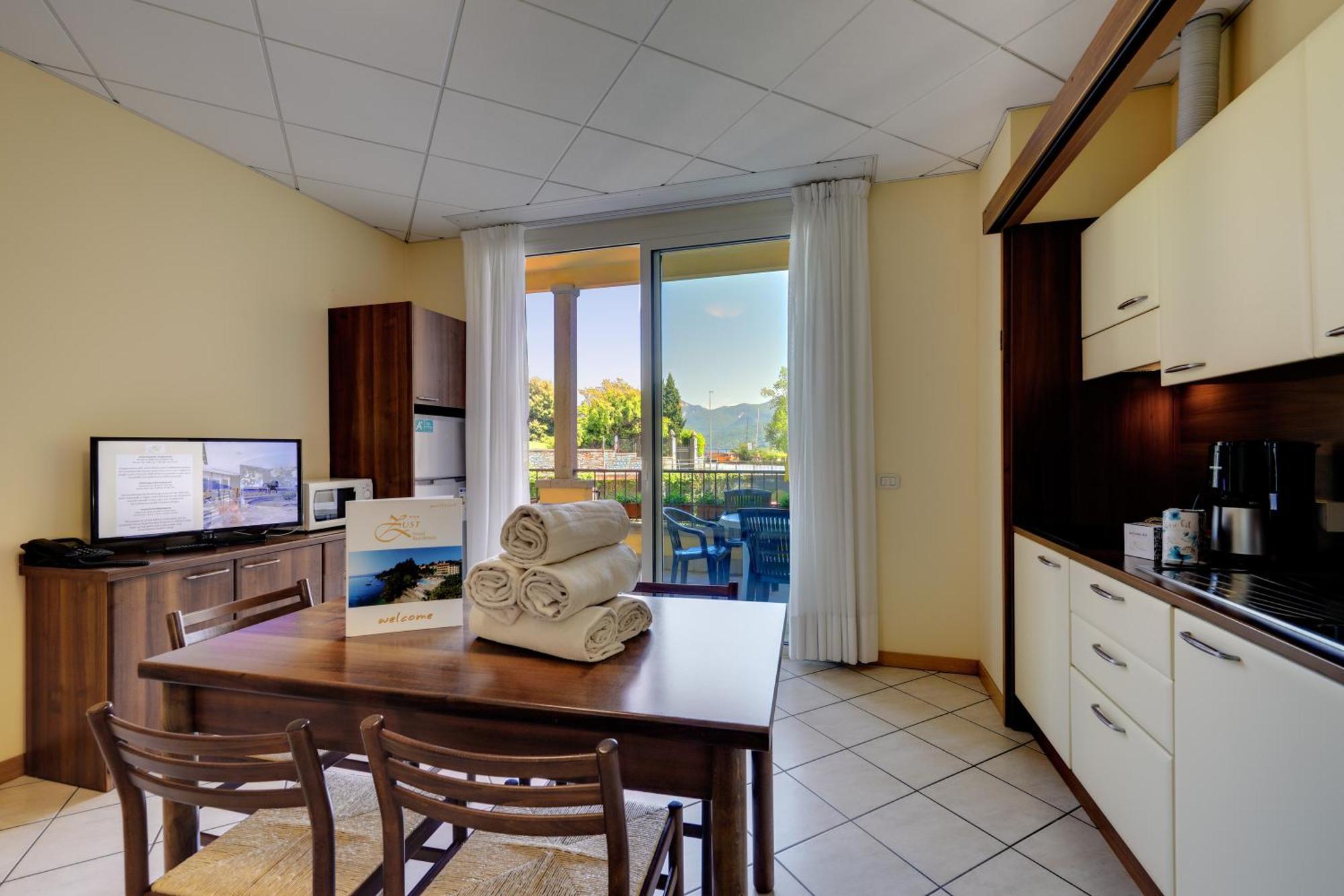 Hotel Residence Zust Verbania Exterior foto